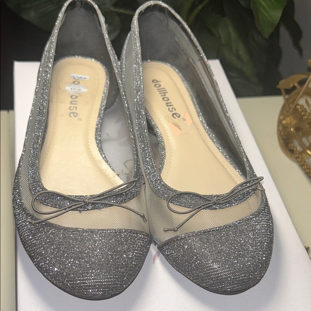 Dollhouse Women's Silver Glitter Flats